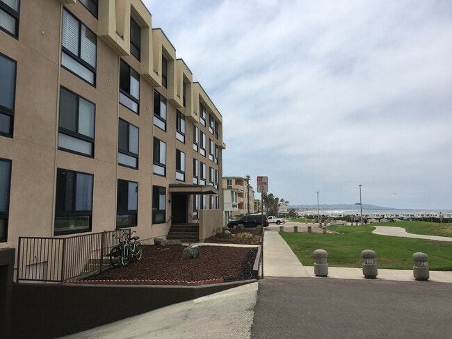 Building Photo - Beach Front Complex!! Unit 211 Rental