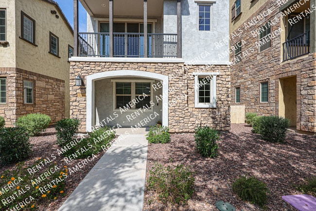 Building Photo - 2751 S Balsam Dr