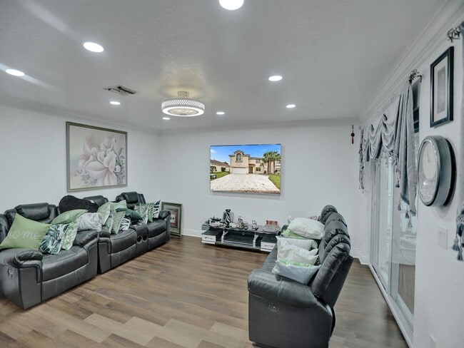 Photo - 613 NW 135th Ter