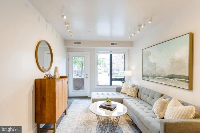 Photo - 1928 Naylor Rd SE Unit 202 (IZ)