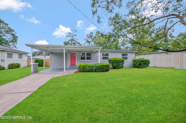 Photo - 6585 Larne Ave