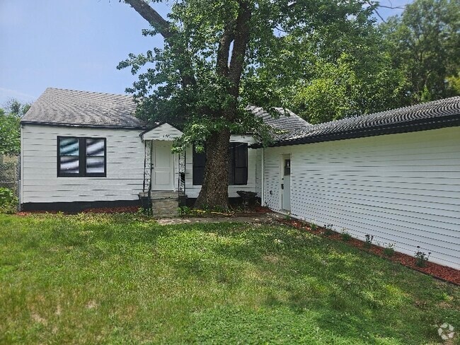 Building Photo - 6940 E 5th St Rental