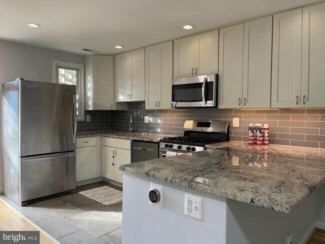 Photo - 108 G St SW