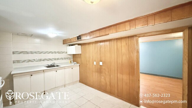 Photo - Bright 2-Bedroom Apartment in Scarborough ... Unit 2