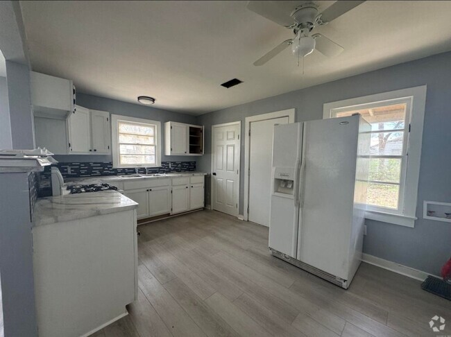 Building Photo - 706 Hyacinth St Rental