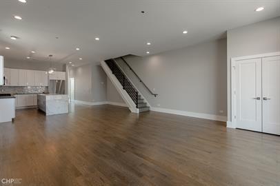 Photo - 562 W 18th St Unidad 3W