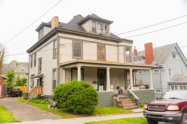 306 Park St Unit 3