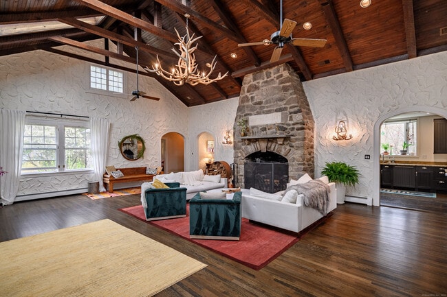 Building Photo - 58 Woodchuck Ln