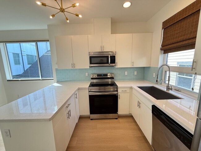 Photo - Spacious 2 bed 2.5 bath home in West Seattle