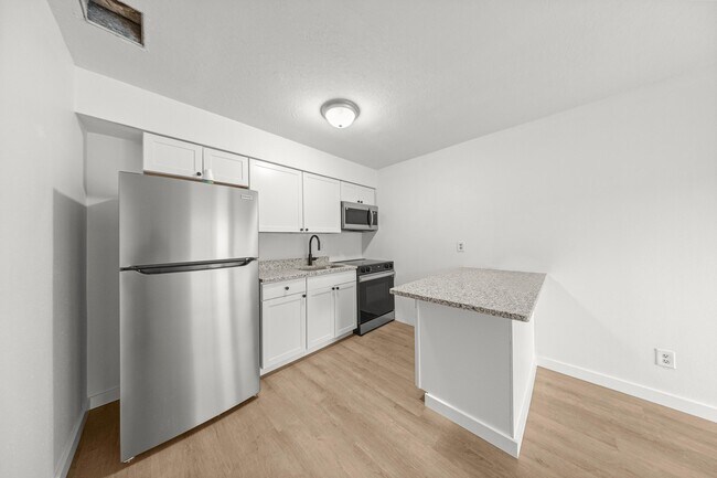 Photo - 2931 SE 52nd Ave Unit B