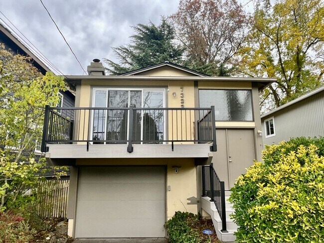 Building Photo - Charming 3BR/2BA Home in Prime Northeast S...