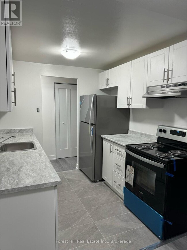 Photo - 102 - 176 EIGHTH STREET Unité 102