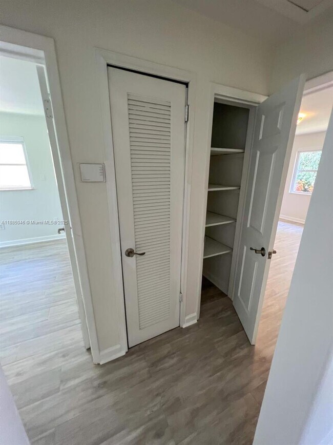 Photo - 411 NE 88th St