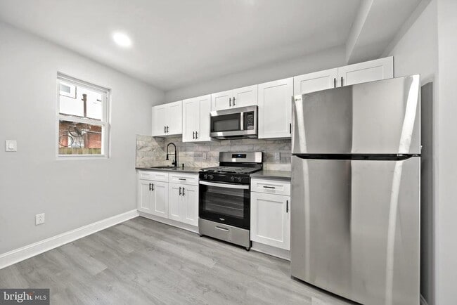 Photo - 2327 Watkins St