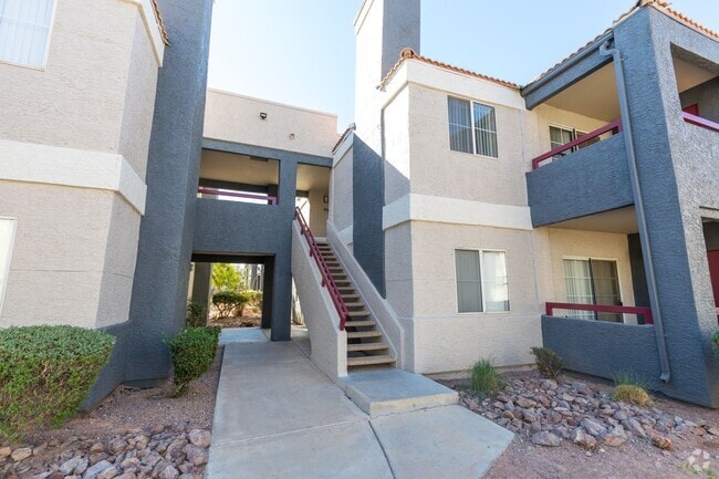 Building Photo - Available 2 Bedroom Downstairs Condo at Pa... Unit 1125
