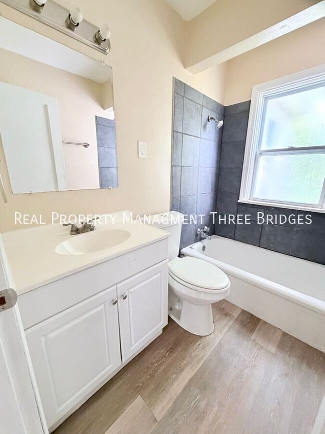 Photo - 3208 Dix Ave