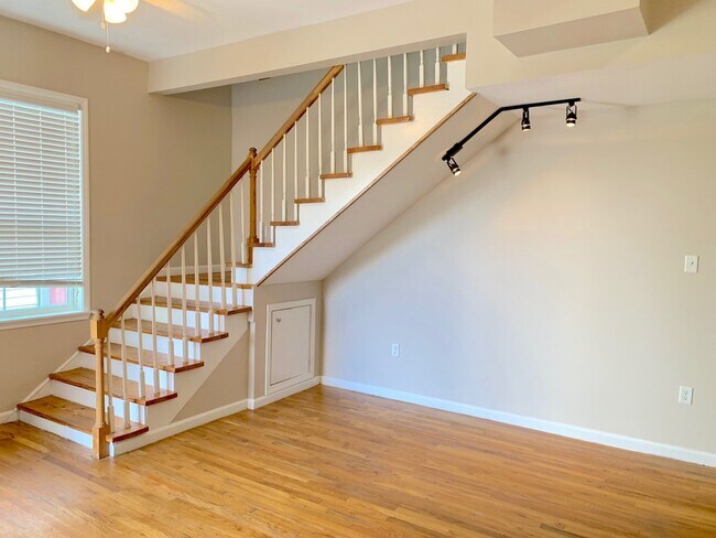 Photo - 2328-30 Gravier Unit 2330