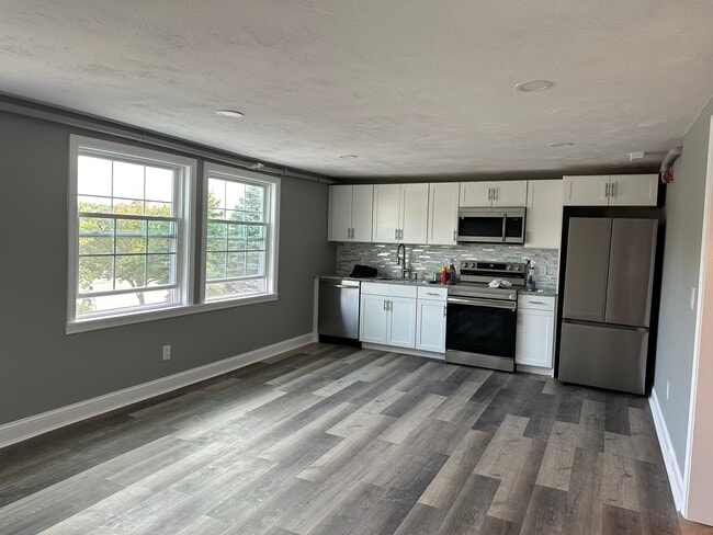 Kitchen - 252 Main St Unit 2