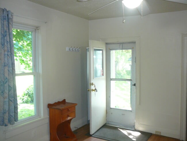 Photo - 1138 W 8th St