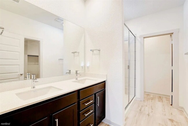 Building Photo - 121 Fairfax Ave