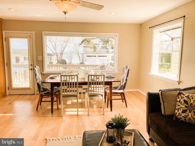 Photo - 122 W Bay View Dr