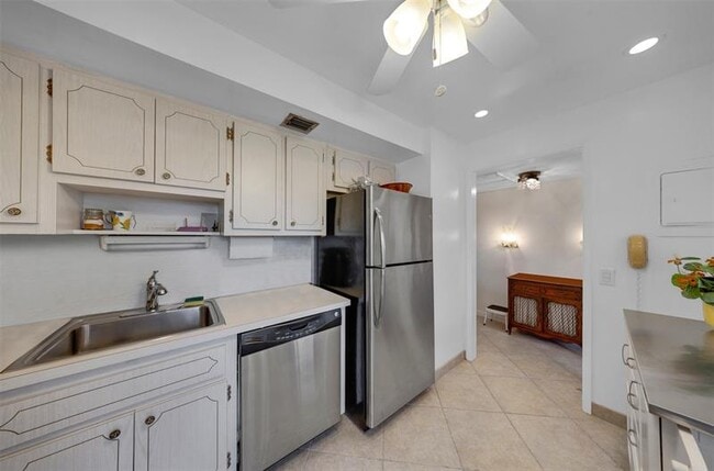 Photo - 3000 N Palm Aire Dr Unit 302