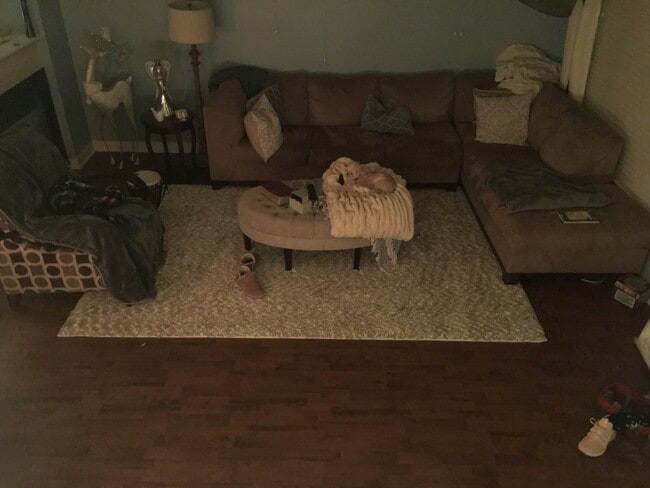 Sala de estar - 6144 Braet Rd