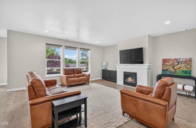 327 Arrowhead Trail