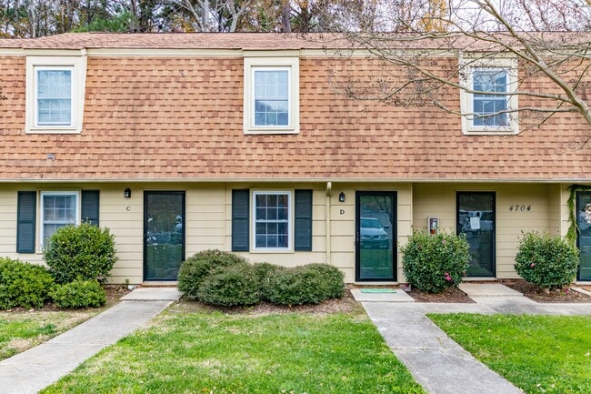 Building Photo - 4704 Blue Bird Court Unit D