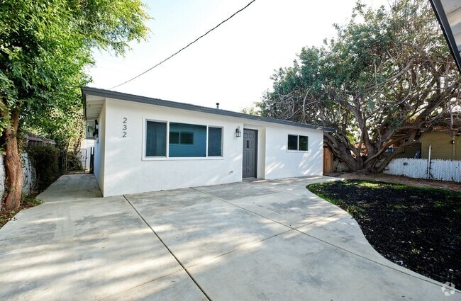Building Photo - 232 W 3rd St Rental