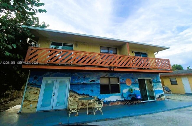 Building Photo - 307 S Ocean Dr Unit B