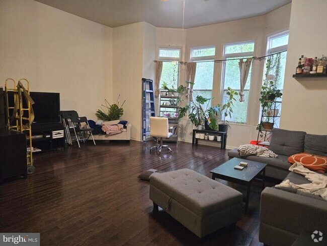 Building Photo - 1304 Walnut St Unit 2 Rental