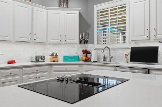 Photo - 1737 Kinsmon Cove