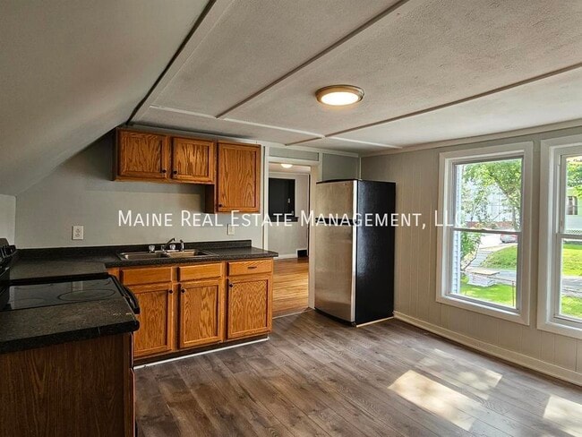 Building Photo - 27 Elm St Unit 2 Rental