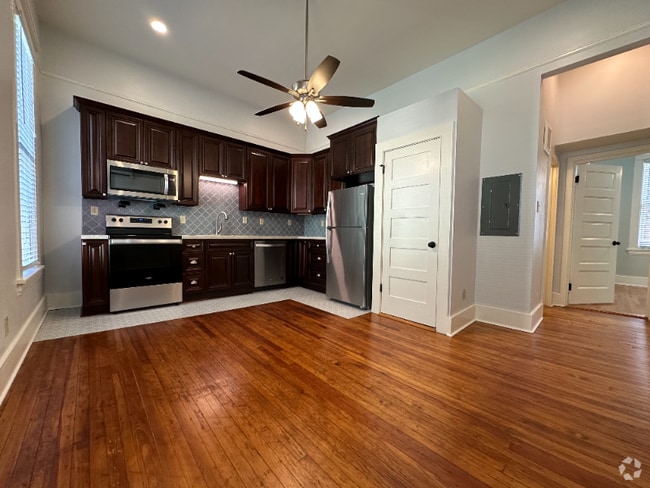 Building Photo - 516 E 8th St Rental