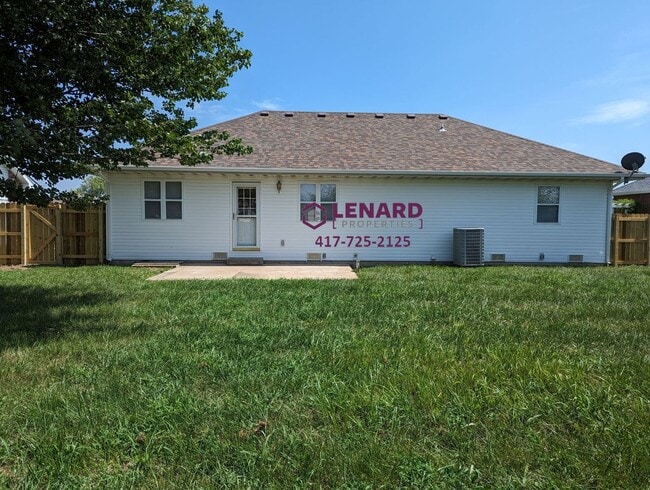 Photo - Spacious 3 Bedroom Home with Fenced Back Yard!