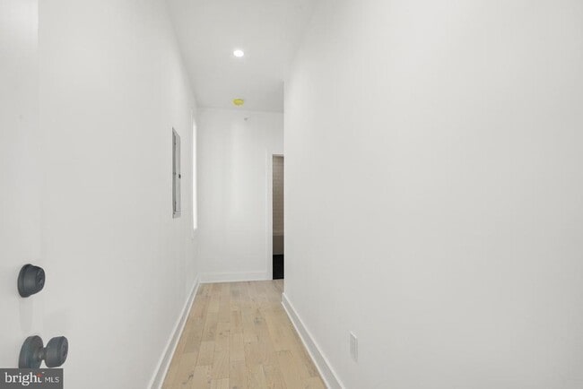 Building Photo - 2109 S Iseminger St Unit 3