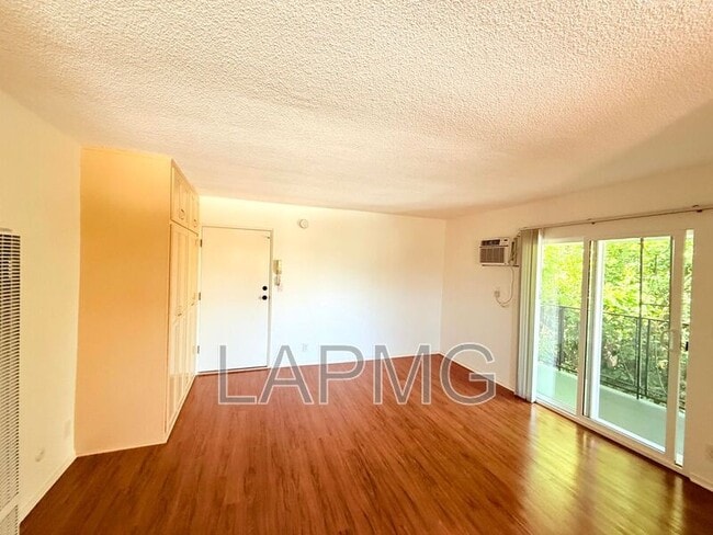 Photo - 2707 Pomeroy Ave