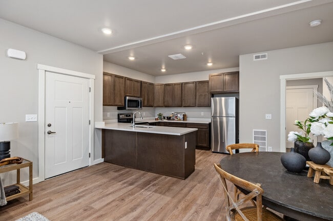 Building Photo - Latitude 42 Rental