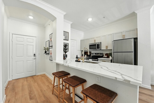 07_1001_Ross_Ave_Dallas_TX_75202_USA-Kitchen-19903506