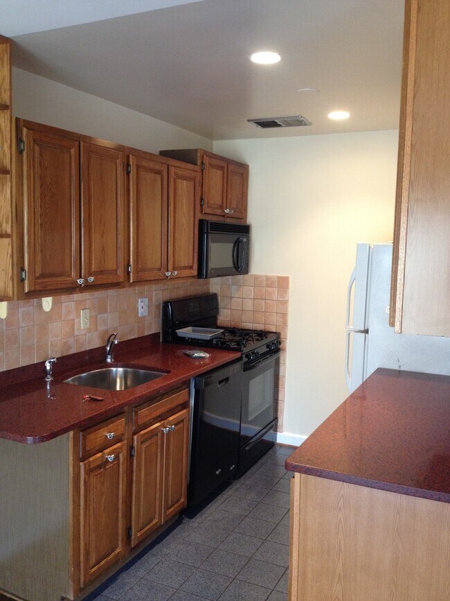 Photo - 4114 Davis Pl NW