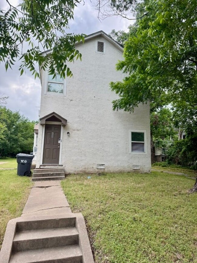 Building Photo - 606 N 16th St Unit 608 N. 16th