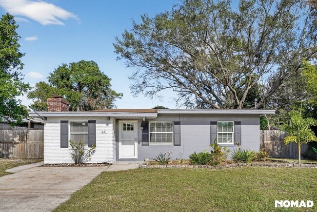 Building Photo - 441 E 5th St