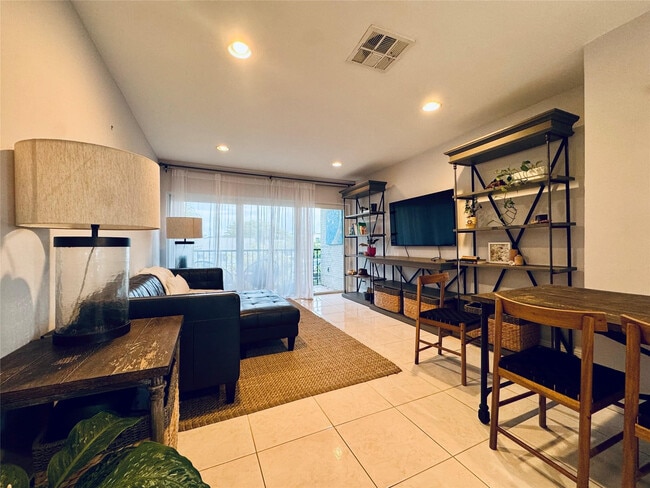 Photo - 2801 NE 33rd Ct Unit 206