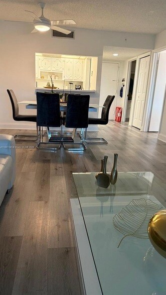 Photo - 140 Lakeview Dr Unidad 208