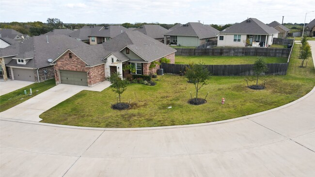 Photo - 912 Farm Path