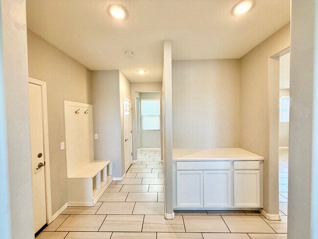 Photo - Spectacular 4-Bedroom, 2.5 Bathroom Home in Glendale!!