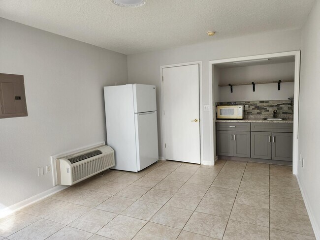 Photo - 222 Coco Plum Dr