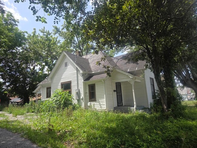 Building Photo - 203 N Green St