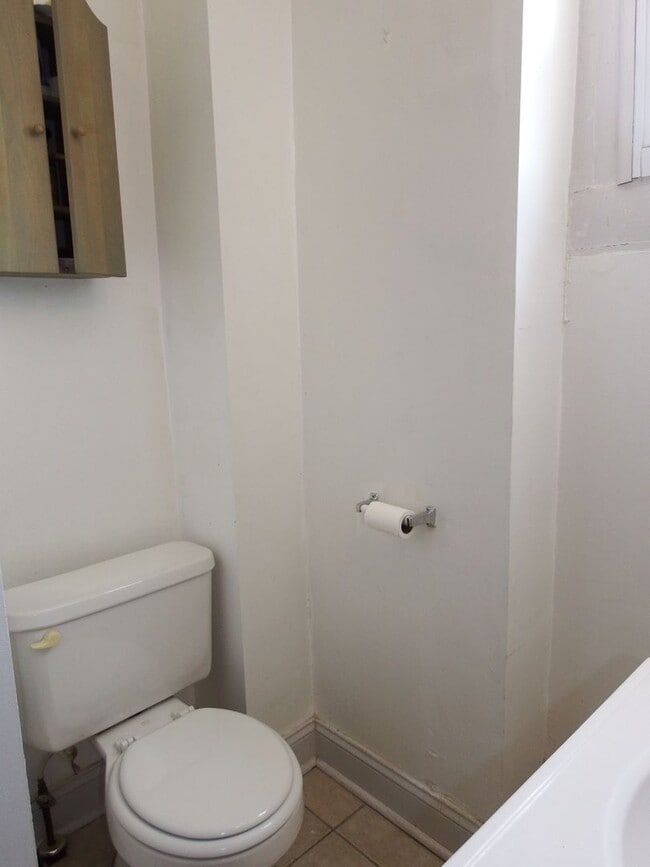 Building Photo - 3601 Keswick Rd Unit 1